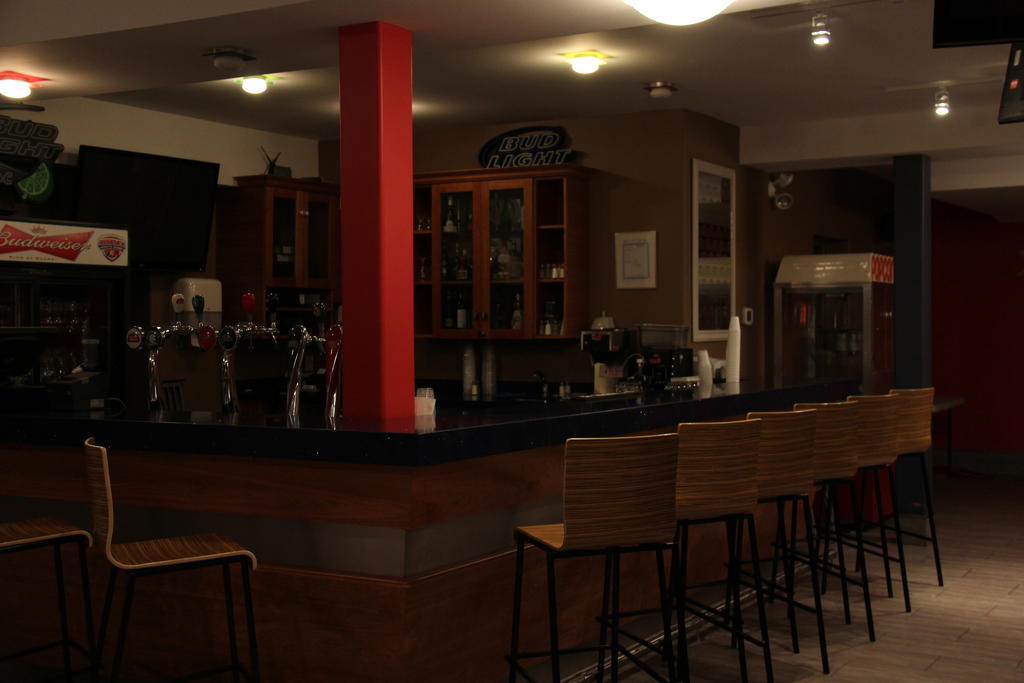 Regency Athletic Resort / Bar & Grill Niagara Falls Exteriör bild