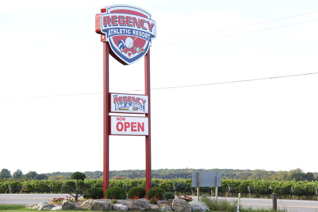 Regency Athletic Resort / Bar & Grill Niagara Falls Exteriör bild